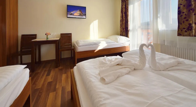 Четырёхместный номер Standard с балконом Villa Gloria Rooms & Apartments