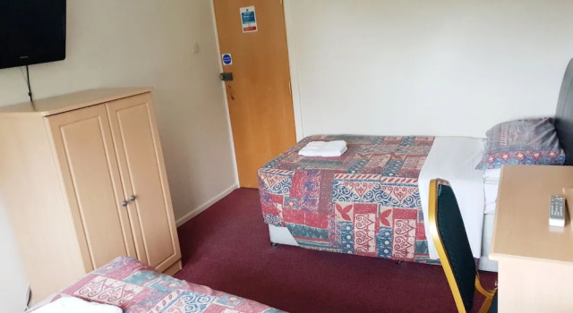 Old Priory Guest House, Забронировать Гостевой дом Кармартен Carmarthenshire, рядом с Галерея Oriel Myrddin