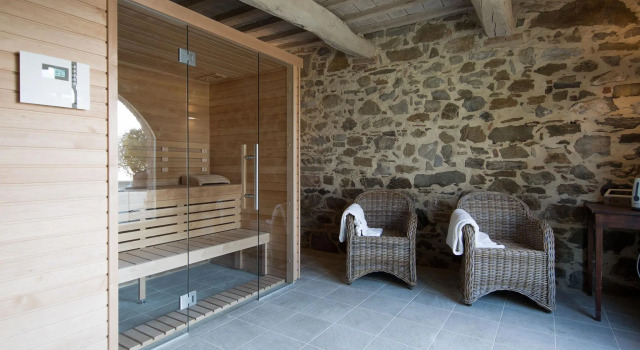 Luxury villa with private swimming pool, sauna and emotional shower, near lake, Забронировать Вилла Отели в центре Маджоне, в центре