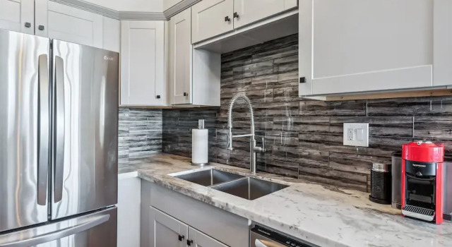 Mountain-view Deck: Stylish Virginia City Apt!, Prenota Appartamento Hotel a Missouri con parcheggio, Parcheggio
