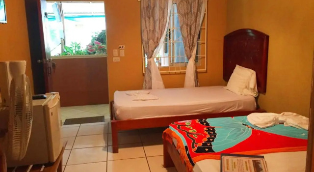 Cabinas Jimenez, Rezervovat Hotel Hotely v Puntarenas s parkováním, Parkování