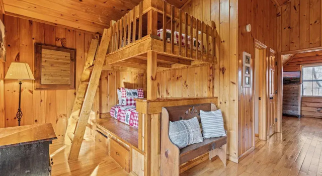 Bear Hideaway Cozy 3BR Cabin