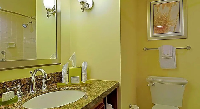 Четырёхместный номер Deluxe с видом на бассейн Courtyard by Marriott Bradenton Sarasota/Riverfront
