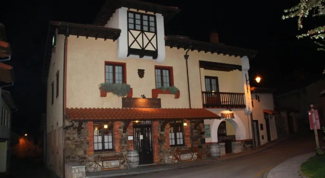 La Casona De Entralgo, Book Hotel Hotels in Asturias with Parking, Parking