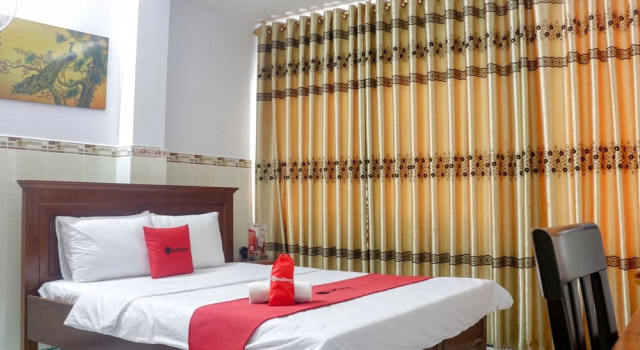 RedDoorz Diamond Hotel CMT8