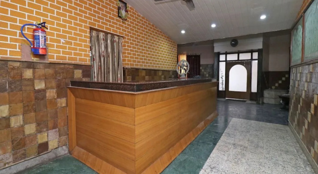 SPOT ON 37002 Hotel Natraj