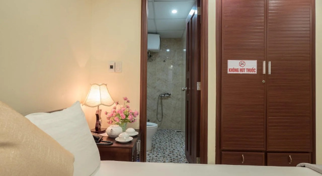 Johnny Hotel