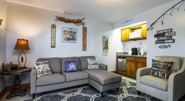 2 bdr Suite Right on Lake Tablerock Near Big Cedar Lodge Red Bud Cove