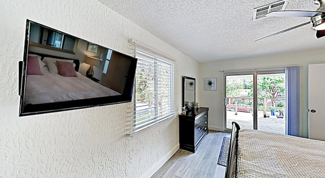 New Listing! Beach W/ Tiki Bar & Hot Tub 3 Bedroom Duplex, Забронировать Дом для отпуска Виллы Форт-Лодердейл, Вилла