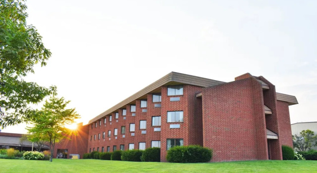 Baymont Inn & Suites Manitowoc Lakefront, Buchen Sie Hotel Manitowoc Wisconsin
