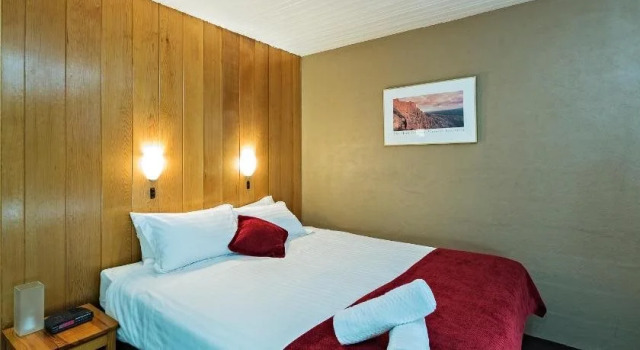 Trackers Falls Creek Lodge Accommodation, Book Hotel Falls Creek 