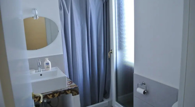 Økonomi- dobbelt værelse med altan Palermo Rooms