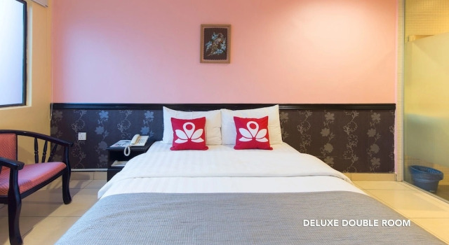 ZEN Rooms Twin Hotel, Забронировать Отель Отели Куала-Лумпура с парковкой, рядом с Торговый центр AEON Taman Maluri, Парковка