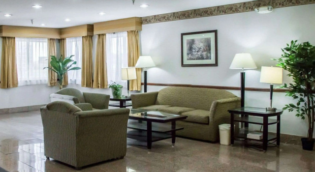 Quality Inn & Suites Loves Park near Rockford, Book Hotel Loves Park Illinois