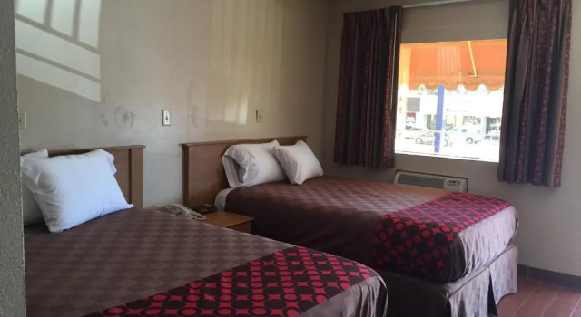 Четырёхместный номер Standard Townhouse Inn and Suites
