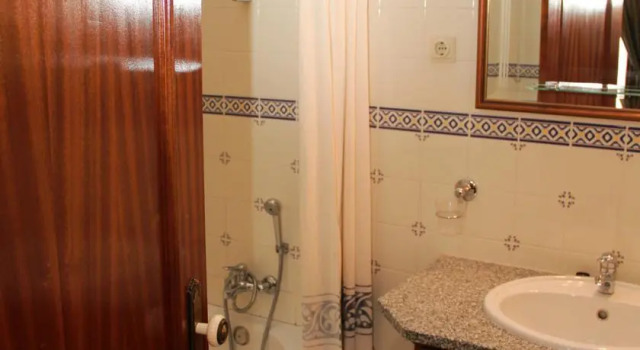 Casa do Mogadouro, Book Guesthouse Hotels in Centro with a Pool, Swimming Pool