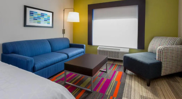 Люкс Holiday Inn Express Hotel & Suites Woodhaven by IHG