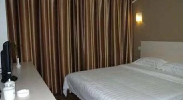 GreenTree Inn ShanDong JiNing WeiShan Lake National Wetland Park Business Hotel, Rezervasyon Otel Weishan otoparklı oteller, Otopark