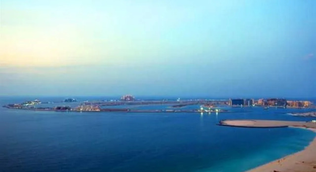 Apartments Family Deluxe Palm Jumeirah 3000, Забронировать Апартаменты/квартира Джумейра , рядом с Jumeirah Palm Tram Station
