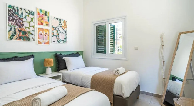 Spacious 3-Bedroom House in Larnaca, Book Hotel Larnaka Larnaca Region