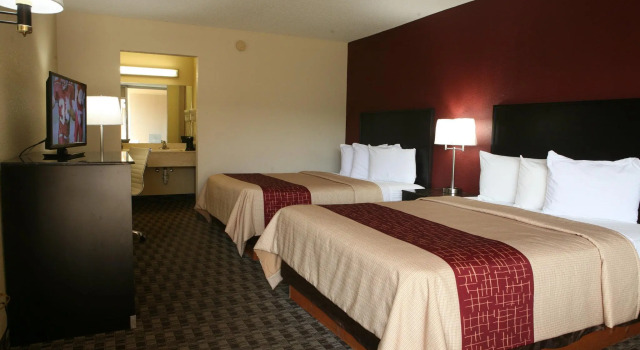 Четырёхместный номер Deluxe Red Roof Inn & Suites Cave City