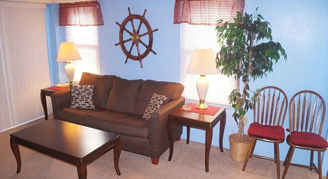Seatime 201N 1 Br condo by RedAwning