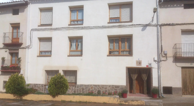 Casa Rural Apartamentos Sol ideal para familias, Book Vacation Home Hotels in Aragon with Parking, Parking
