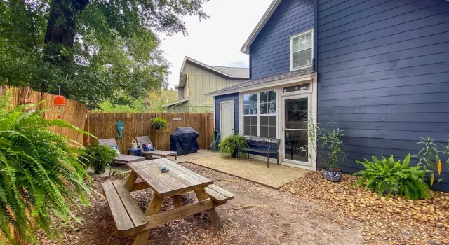 Коттедж Pet-friendly A-frame Retreat Near Dtwn + Beaches!