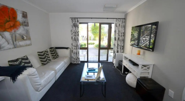 Апартаменты Akaroa Village Inn