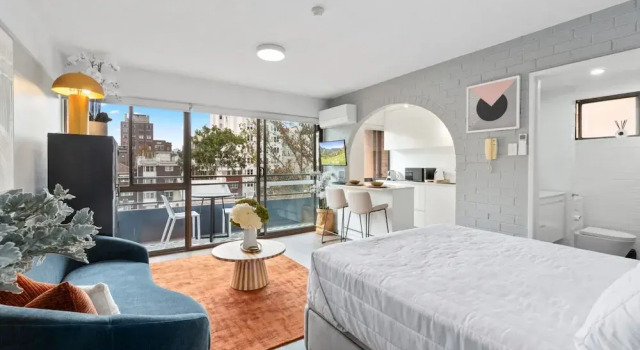 Chic Studio With Pool Overlooking the City
