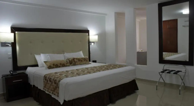 Полулюкс Hotel Juan Maria