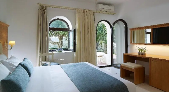 Двухместный номер Standard с балконом и с красивым видом из окна Coriva Beach Hotel & Bungalows