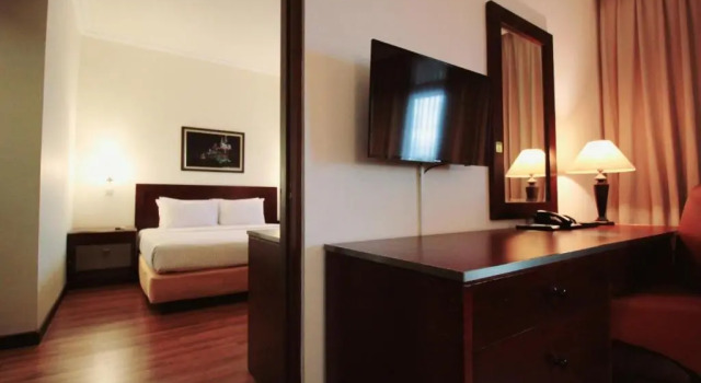 Двухместный номер Deluxe MMUGM Hotel