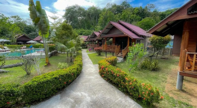 Бунгало с балконом и с красивым видом из окна Koh Yao Seaview Bungalow