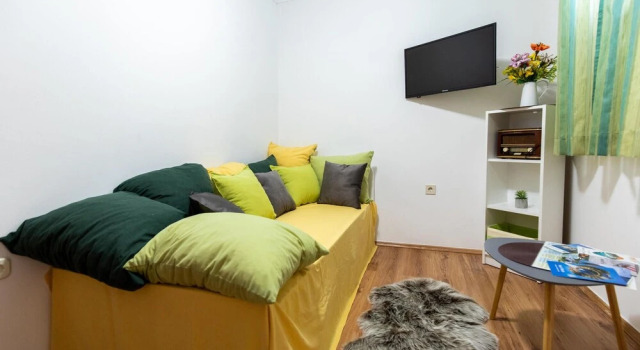 Nice Apartment in Ploce With Wifi and 5 Bedrooms