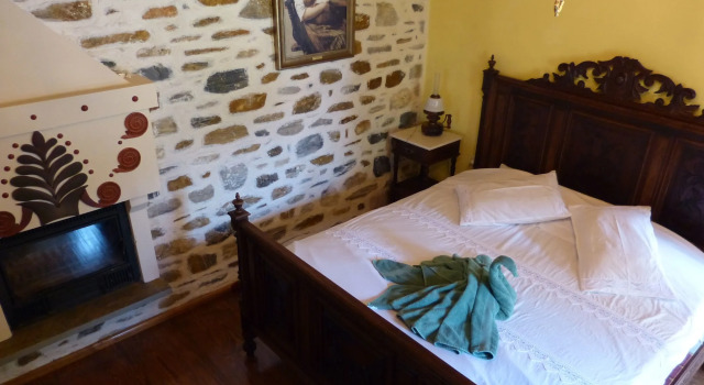 Ta Xelidonakia, Book Hotel  
