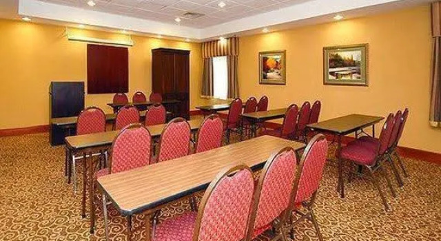 Sleep Inn & Suites, Buchen Sie Hotel SPA-Hotels in Tupelo, SPA