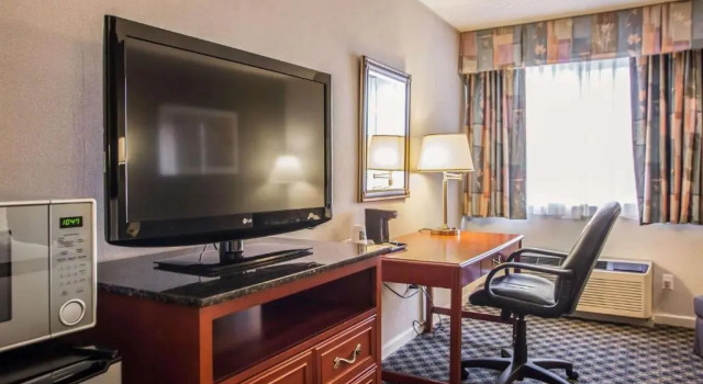 Люкс Quality Inn & Suites St Charles -West Chicago