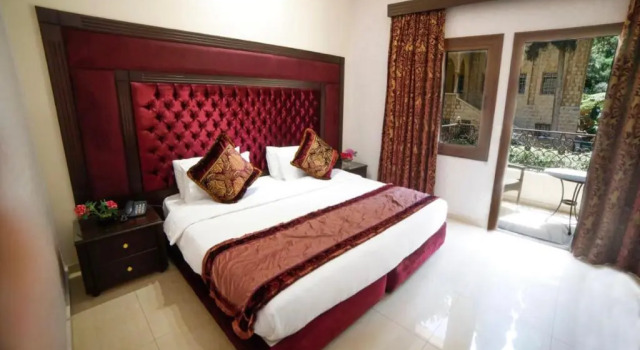 Q Hotel, Prenota Hotel Hotel a Greater Beirut con parcheggio, Parcheggio