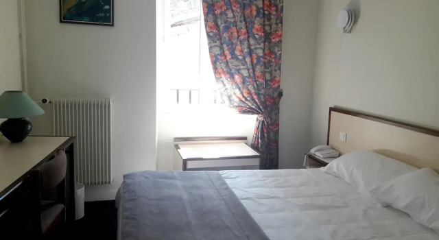 Logis Hotel du Midi, Varaa Hotelli Pierrefort Ranska