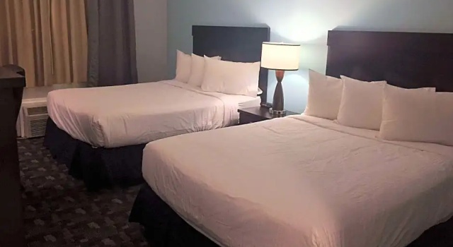 Четырёхместный номер Standard Travelodge by Wyndham Rosetown