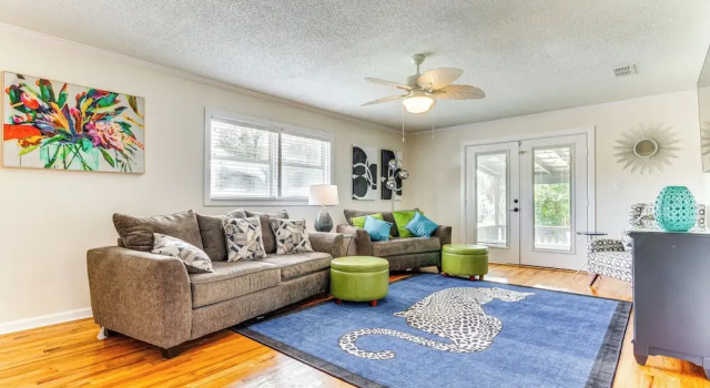 Pensacola Home w/ Covered Patio: 1 Mi to Downtown!, Rezerwuj Dom wakacyjny Hotele w Panhandle Florida z parkingiem, Parking