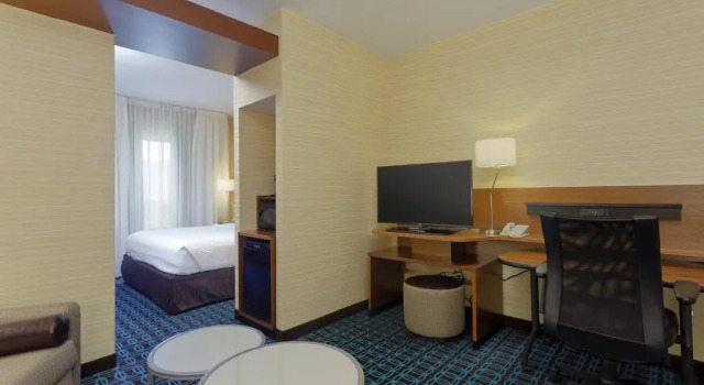 Двухместный люкс Fairfield Inn & Suites by Marriott Belleville