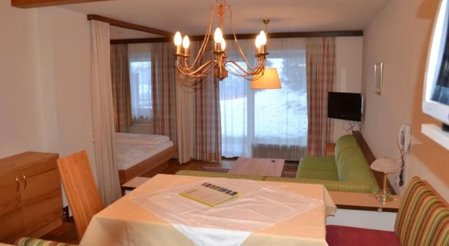Ferienhaus Schiwiese mit freiem Eintritt in die Alpentherme & freie Nutzung der Gasteiner Bergbahnen im Sommer 2026, Забронировать Отель Отели Гастайнерталь 3 звезды, рядом с Горнолыжный курорт Бад Хофгаштайн, 3*