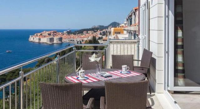Апартаменты Deluxe с 3 комнатами с балконом и с видом на море Apartments Villa Ari