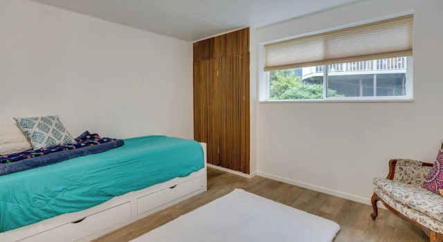 Expansive Lake Forest Park Home w/ Private Deck!, 예약 휴가용 주택 Lake Forest Park Washington