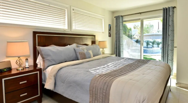 Warm Sands Comfort, Забронировать Дом для отпуска Отели Палм-Спрингса с парковкой, рядом с Palm Springs Mall Shopping Center, Парковка