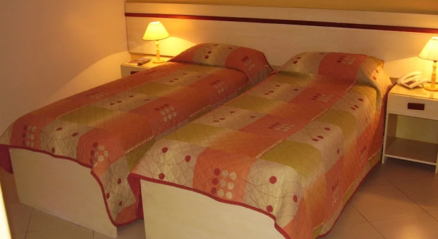 Crystal Apart Hotel