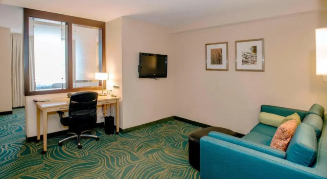 Люкс SpringHill Suites Pueblo Downtown