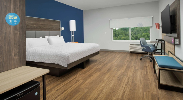 Tru by Hilton Charlotte Airport Lake Pointe